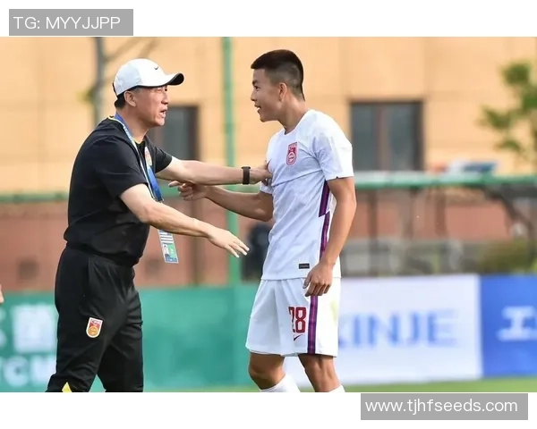 英超激战波尔图大胜尤文图斯争议判罚引发全场热议