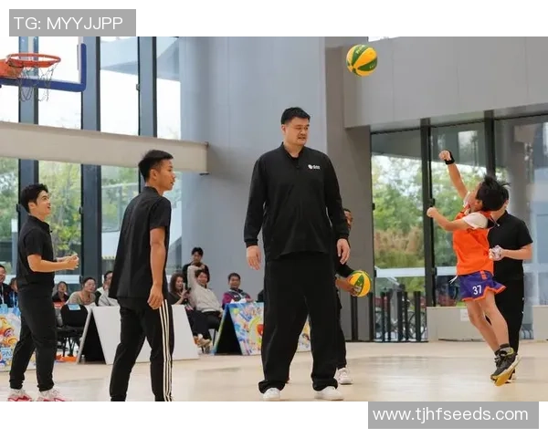 姚明化身翻译助力中美篮球交流畅通无阻