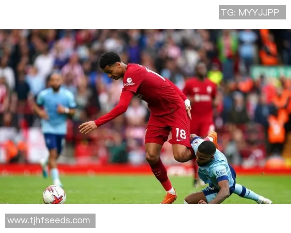 友谊赛激战：利物浦险胜拜仁红牌事件引发全场热议