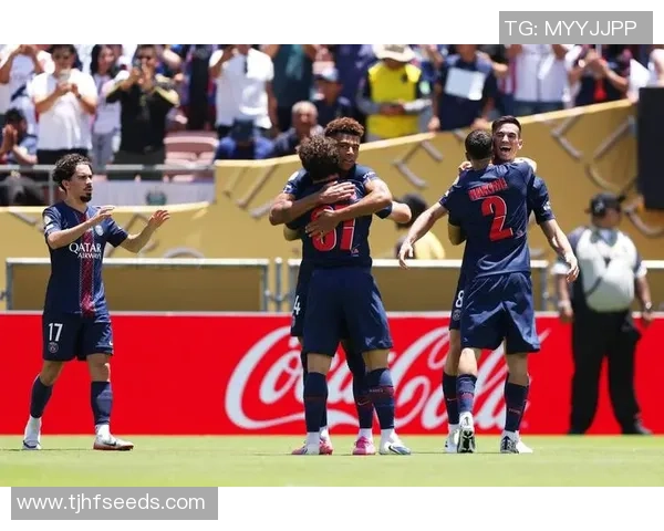 巴黎圣日耳曼大胜马竞6-2赛场瞬间沸腾引发热议