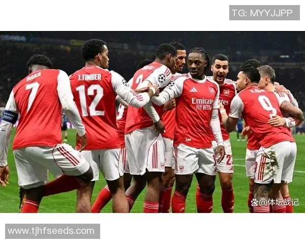 曼联逆转国米3-2晋级世界杯决赛意外瞬间引发全场狂欢